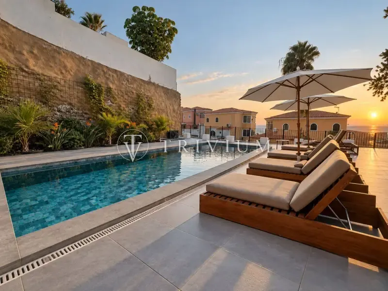 Villa 3 dormitorios, 3 baños, piscina privada y licencia VV en San Eugenio, Costa Adeje