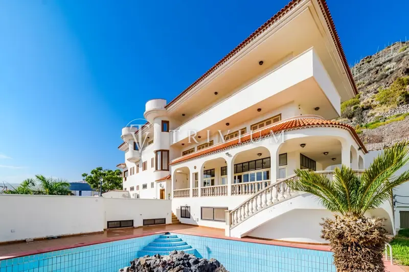 Villa de 8 dormitorios en Santa Cruz