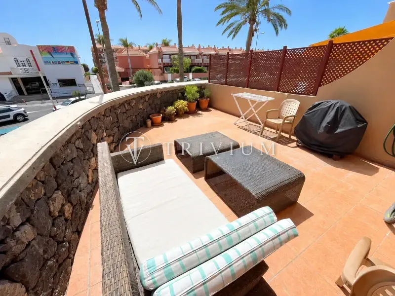 Amplio apartamento de 1 dormitorio con terraza, garaje y piscina comunitaria en Costa del Silencio